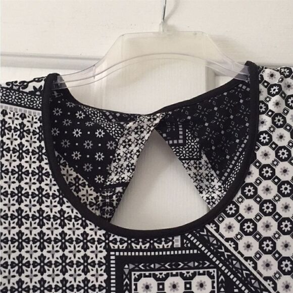 Cuddl Duds Flexwear Handkerchief Hem Black and White Print Dress - Picture 3 of 8